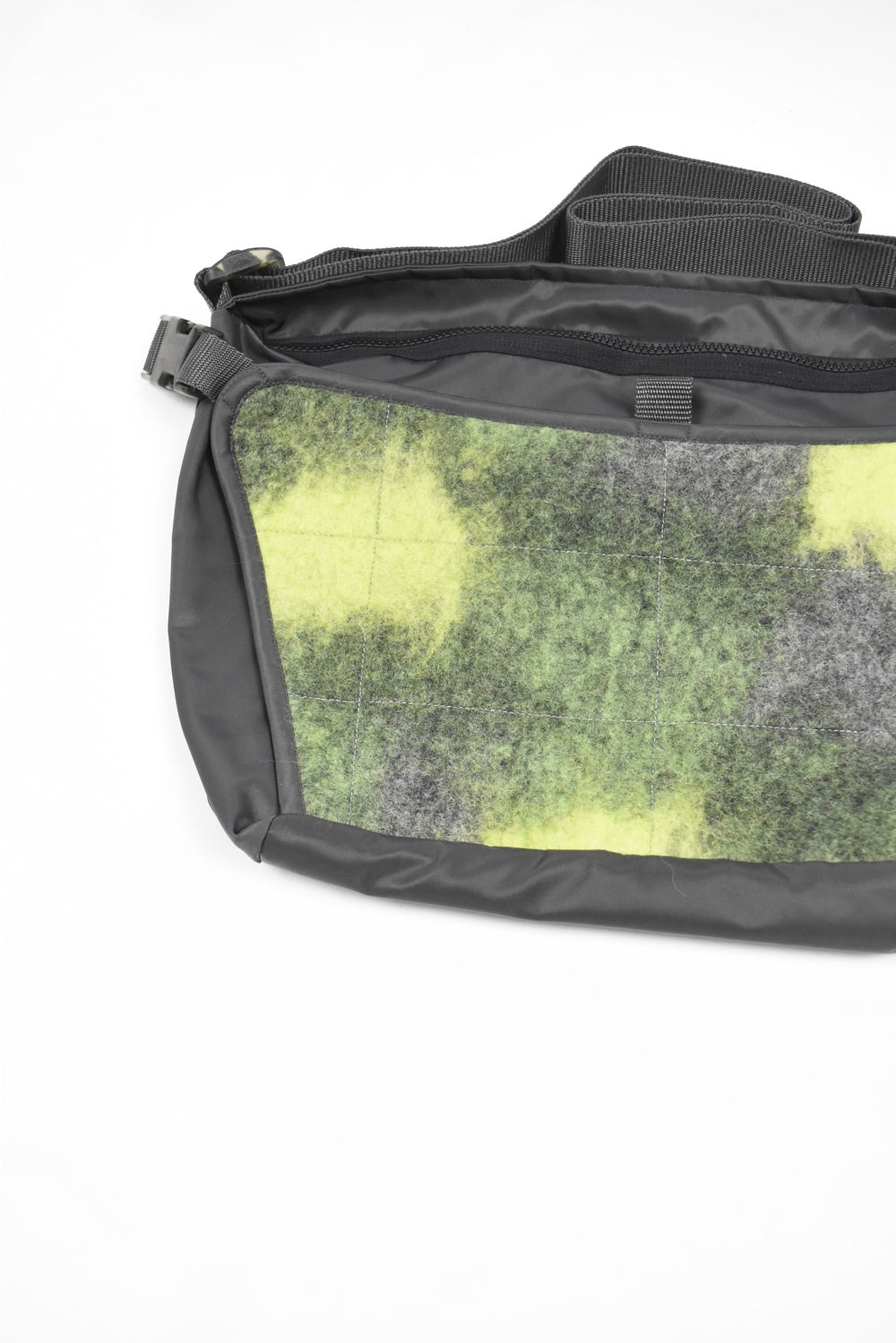 MESSENGER BAG