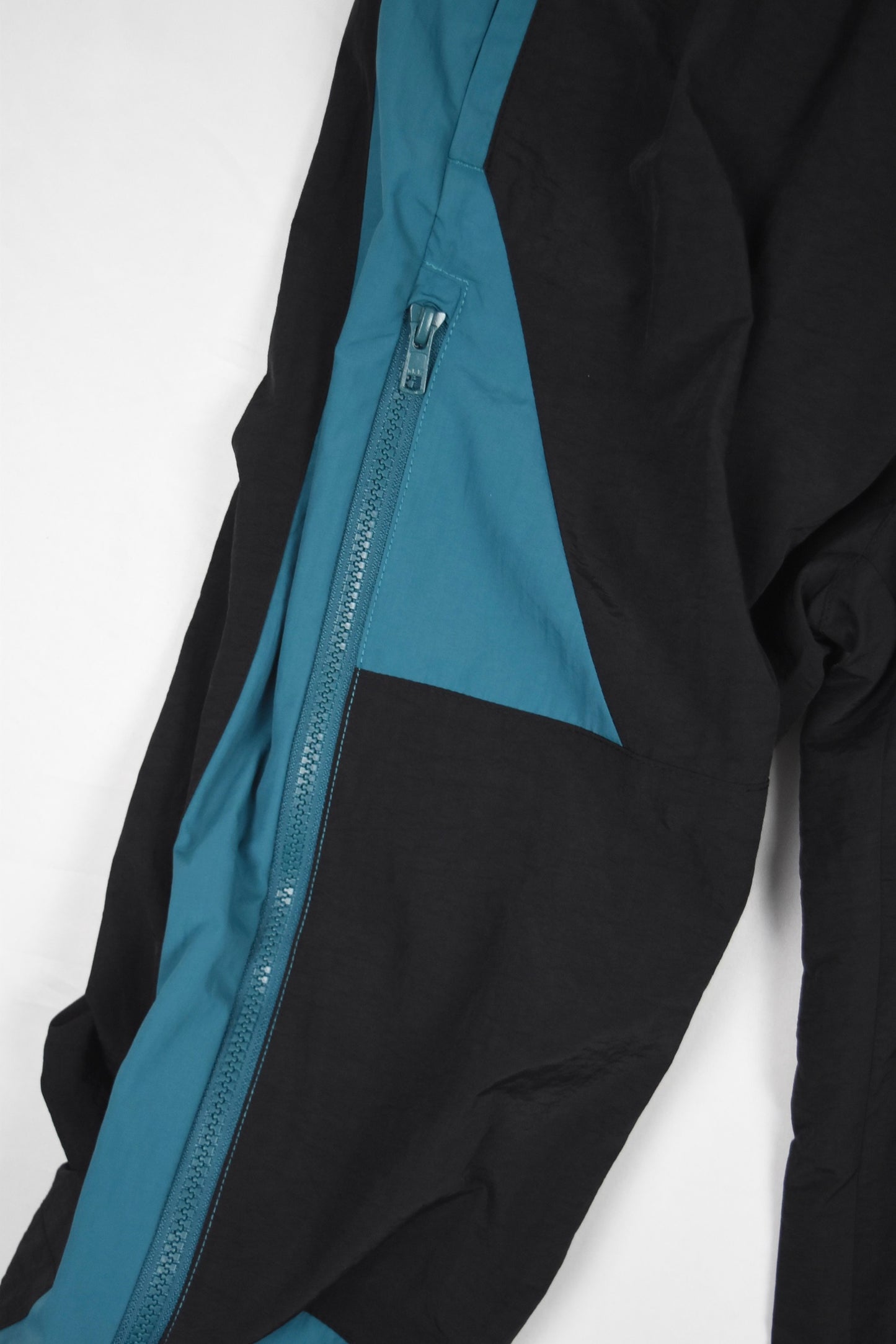 AKTIV-8 TRACKPANT -BLACK TEAL