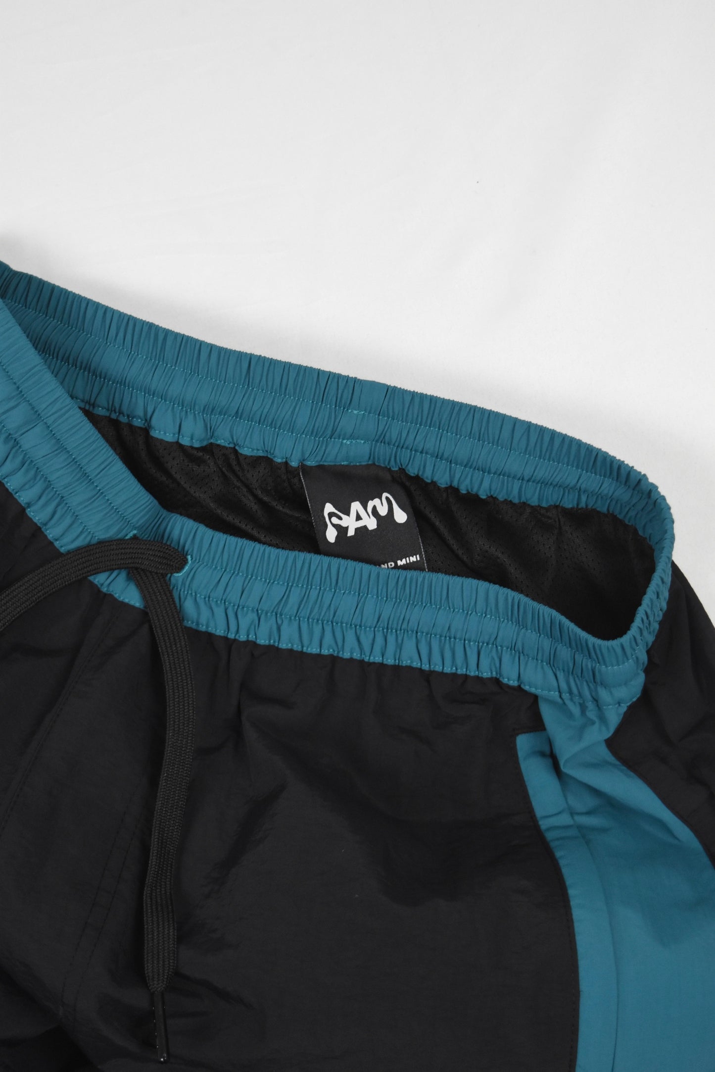 AKTIV-8 TRACKPANT -BLACK TEAL