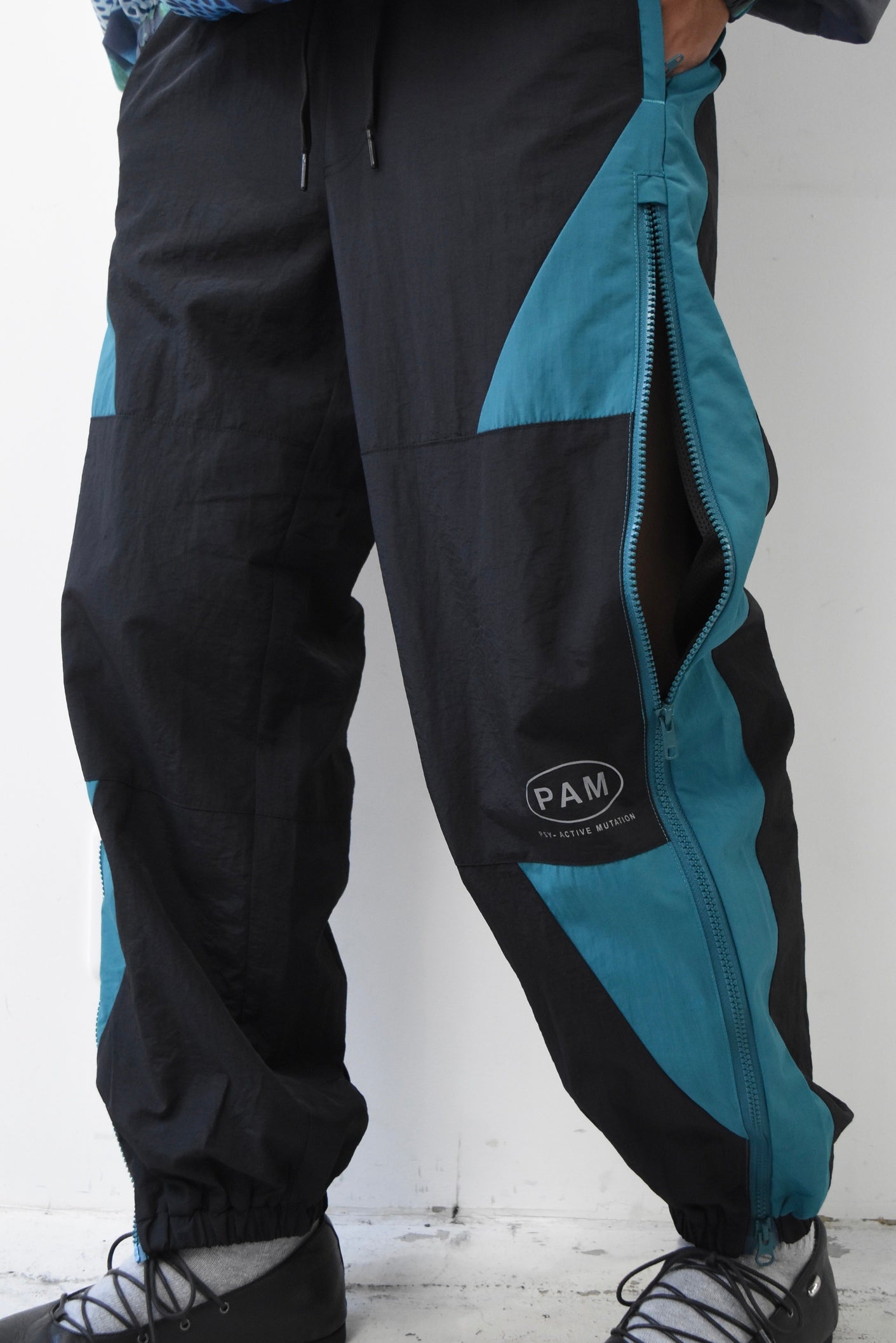 AKTIV-8 TRACKPANT -BLACK TEAL