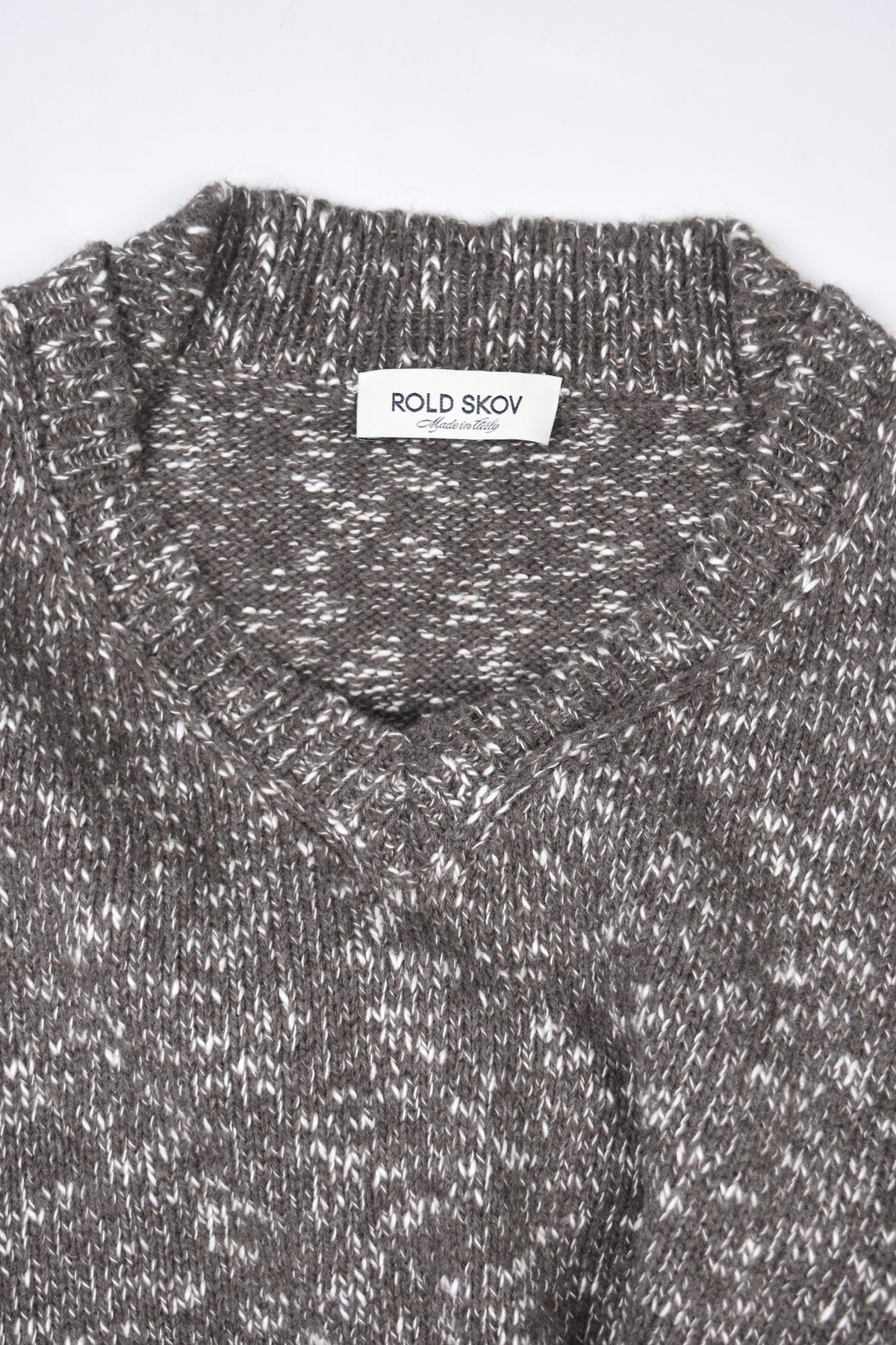SCOLLO A V (BROWN & WHITE)