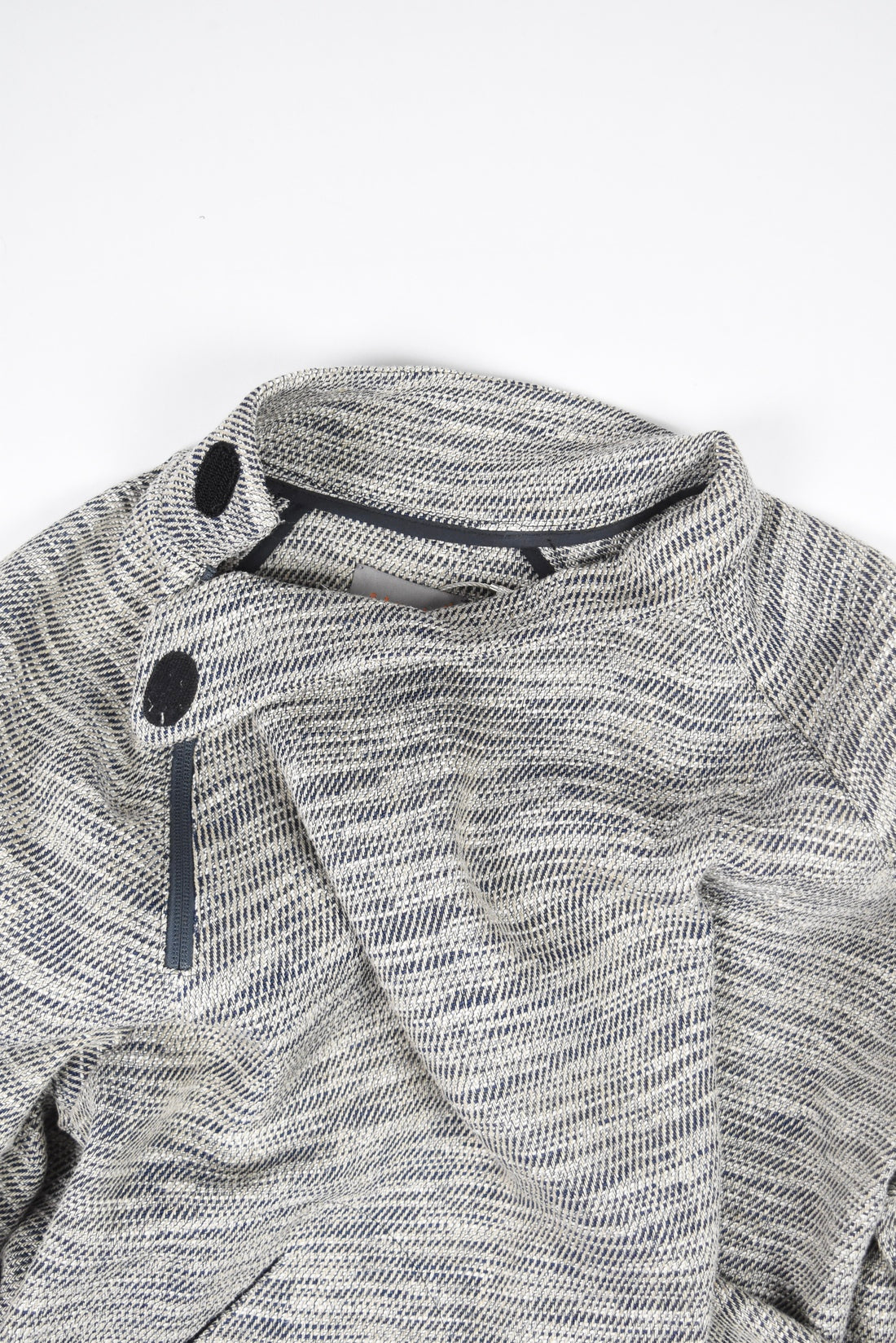 INCISION PULLOVER