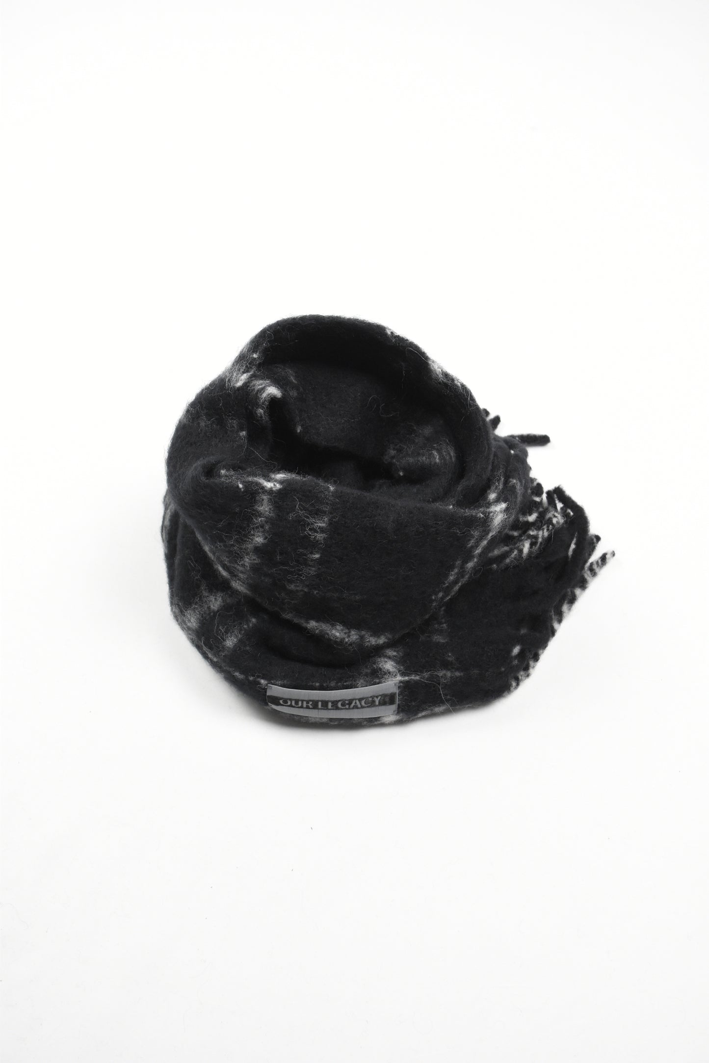 ESTATE SACARF [Black Fuzzy Alpaca Check]