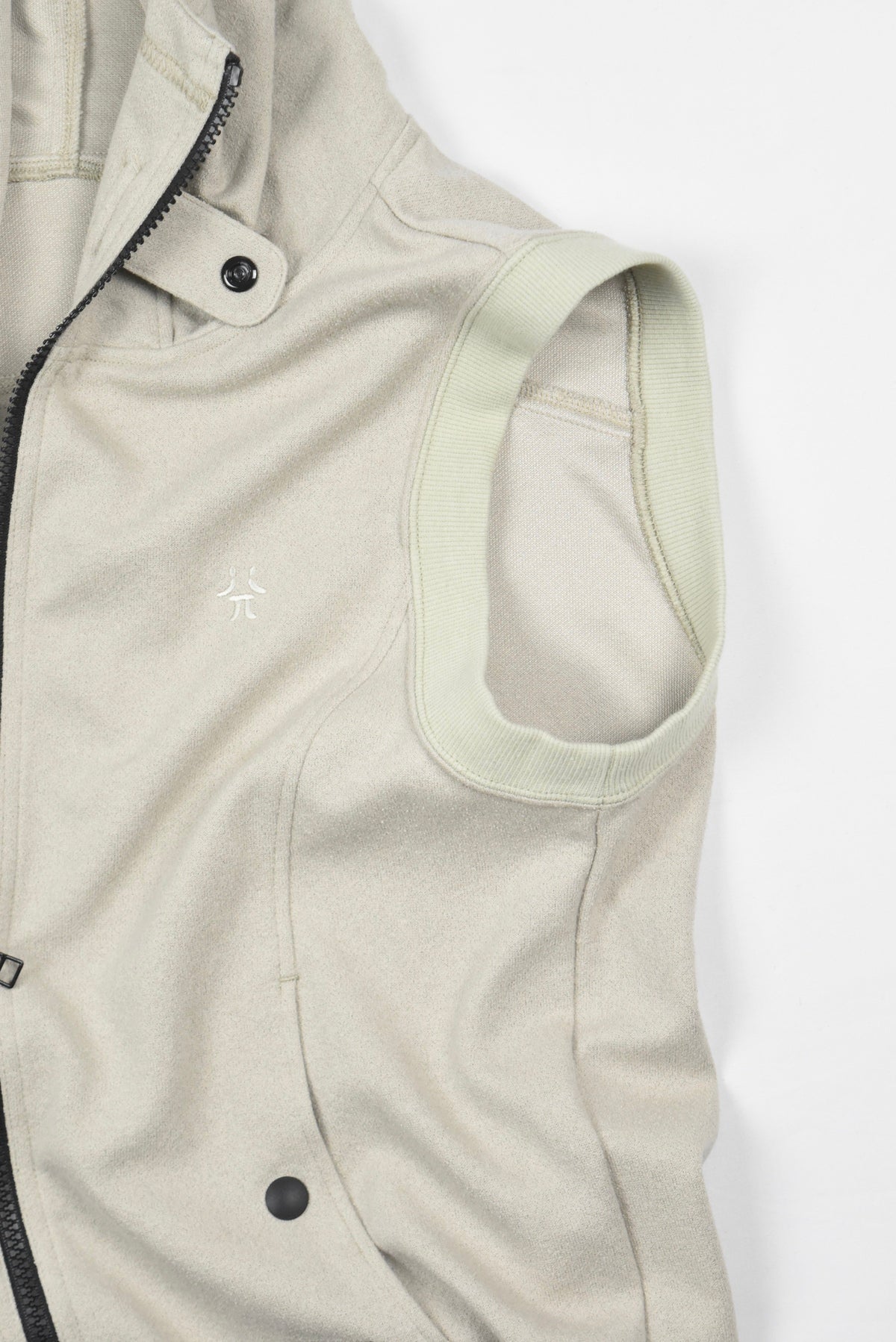 ZEE SLEEVELESS PARKA