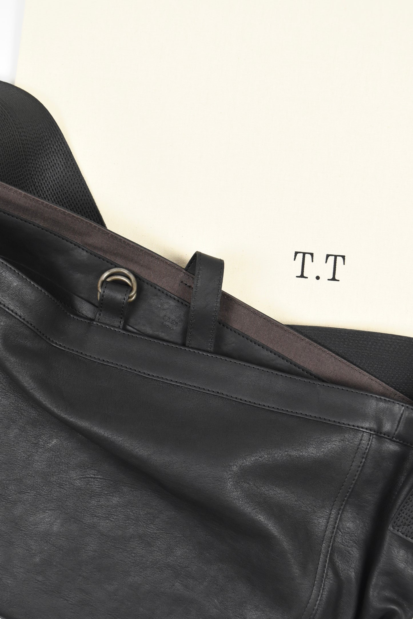 LOT.004 NEWSBOY BAG